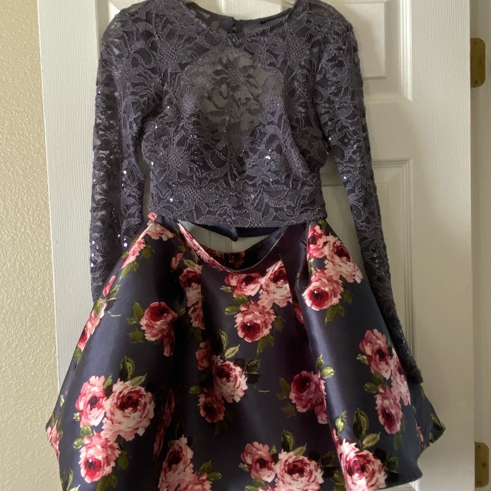 Two-Piece Juniors Dress Size 5/6